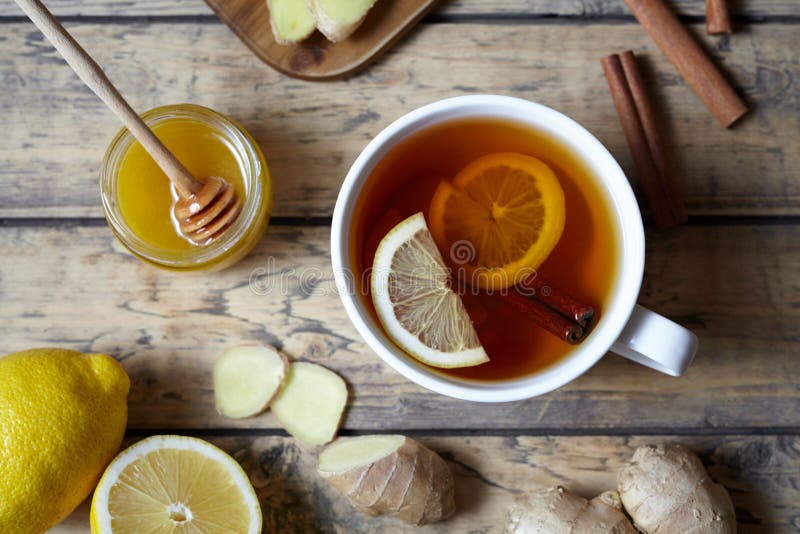 Thé utile de boissons saines antivirales avec du gingembre, le citron et le miel Concept chaud de boisson d'hiver image libre de droits Thé utile de boissons saines antivirales avec du gingembre, le citron et le miel Concept chaud de boisson d'hiver image libre de droits