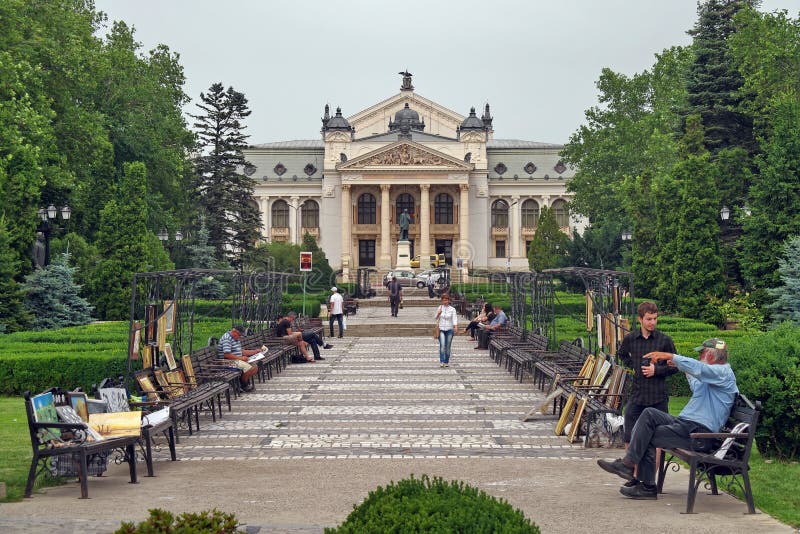 Théâtre national d'Iasi photographie stock Théâtre national d'Iasi photographie stock