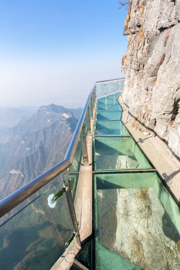 Glas der himmel gehen auf der berg.