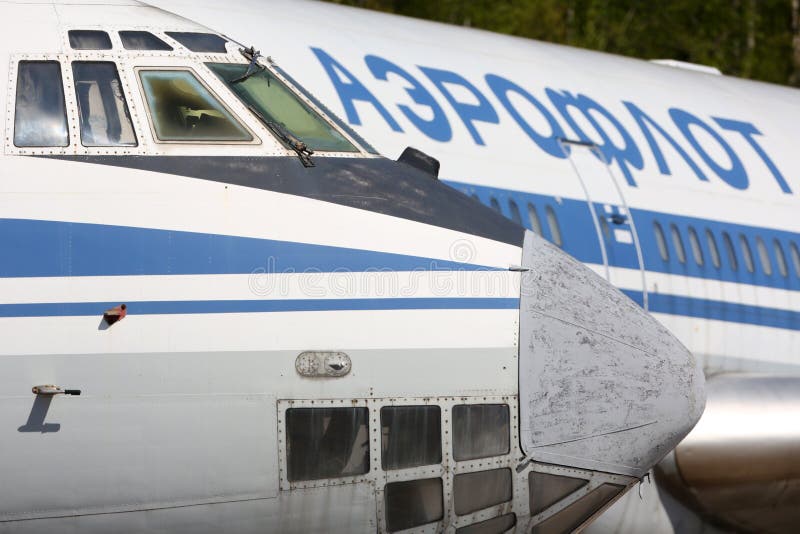 Tidigare Aeroflot Ilyushin IL-76T RA-76460 och anseende för IL-86 RA-86103 på Sheremetyevo den internationella flygplatsen