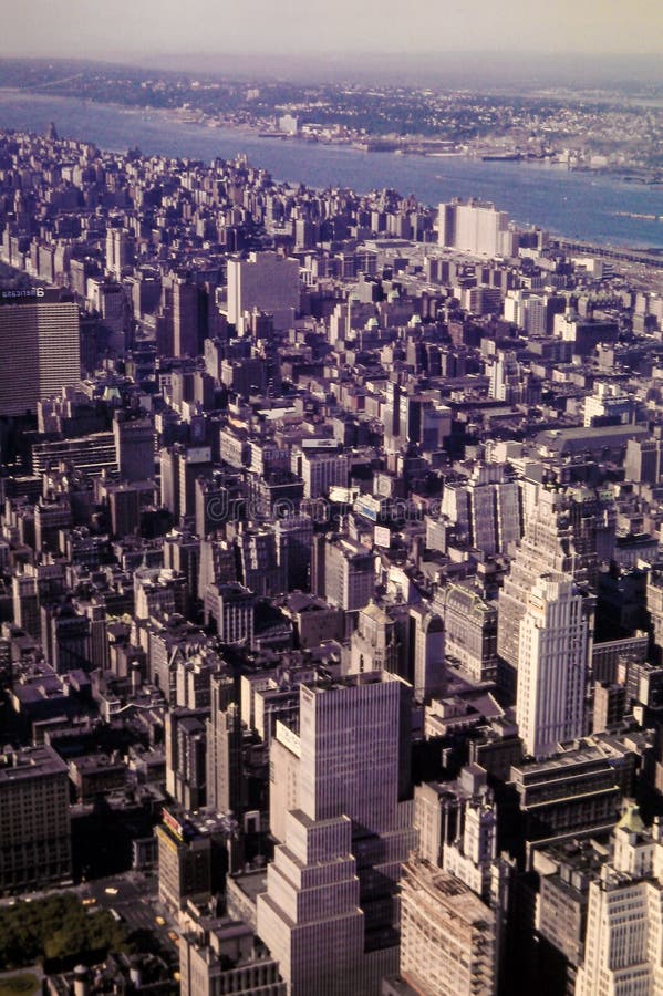 Tidigt bild 1962 av Manhattan som vänder mot Eastet River