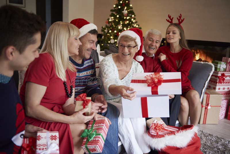 Tiempo de la Navidad con la familia foto de archivo Tiempo de la Navidad con la familia foto de archivo