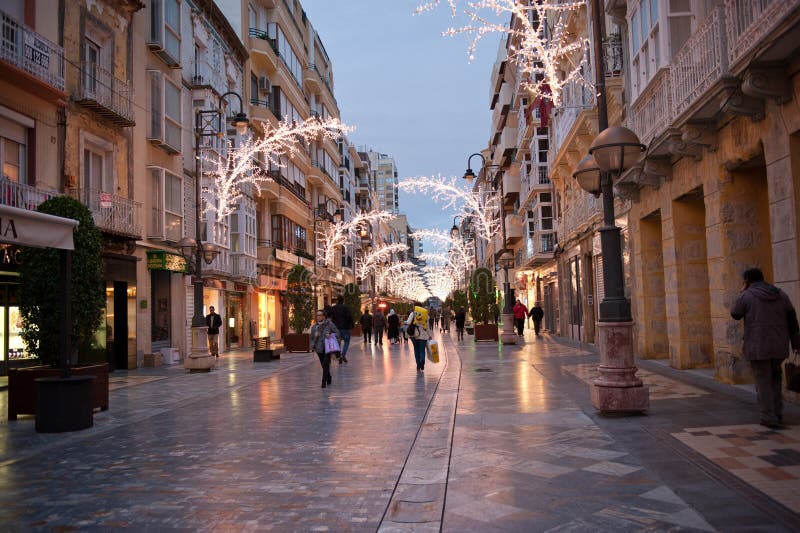 Tiempo de la Navidad en Cartagena, calle peatonal Calle Carmen foto de archivo libre de regalías Tiempo de la Navidad en Cartagena, calle peatonal Calle Carmen foto de archivo libre de regalías