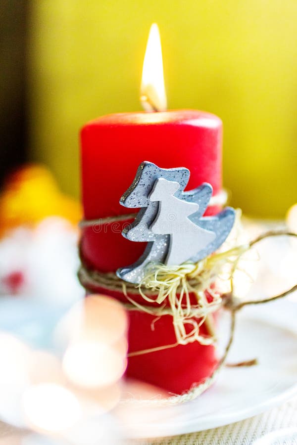 Tiempo y aduanas checos de la Navidad - decoratio rojo de la vela y del árbol imágenes de archivo libres de regalías Tiempo y aduanas checos de la Navidad - decoratio rojo de la vela y del árbol imágenes de archivo libres de regalías