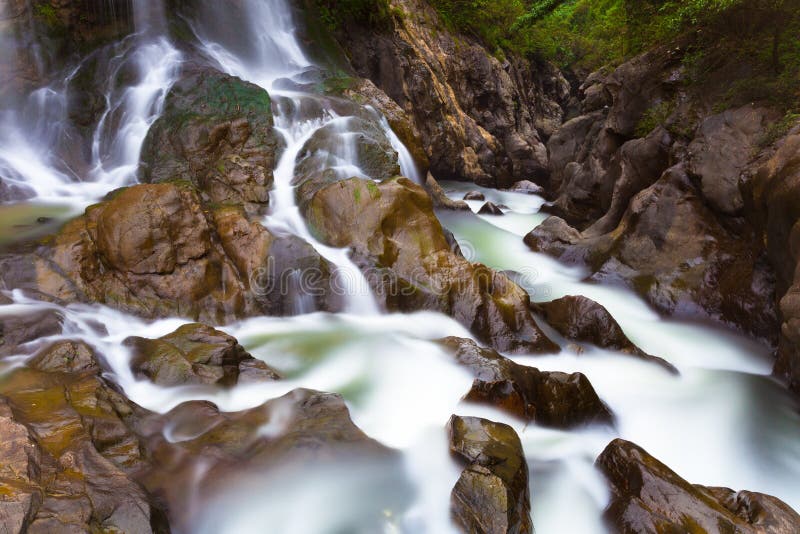 Tien Sa Waterfall, Vietnam fotografie stock libere da diritti Tien Sa Waterfall, Vietnam fotografie stock libere da diritti