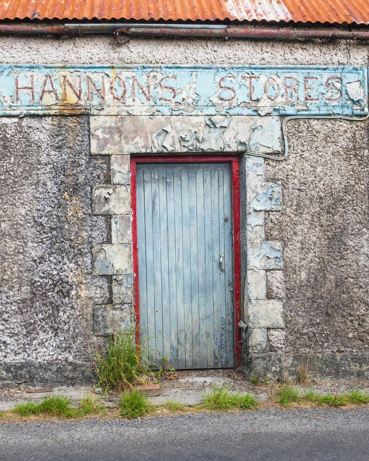 Tienda abandonada en Irlanda fotografía de archivo libre de regalías Tienda abandonada en Irlanda fotografía de archivo libre de regalías