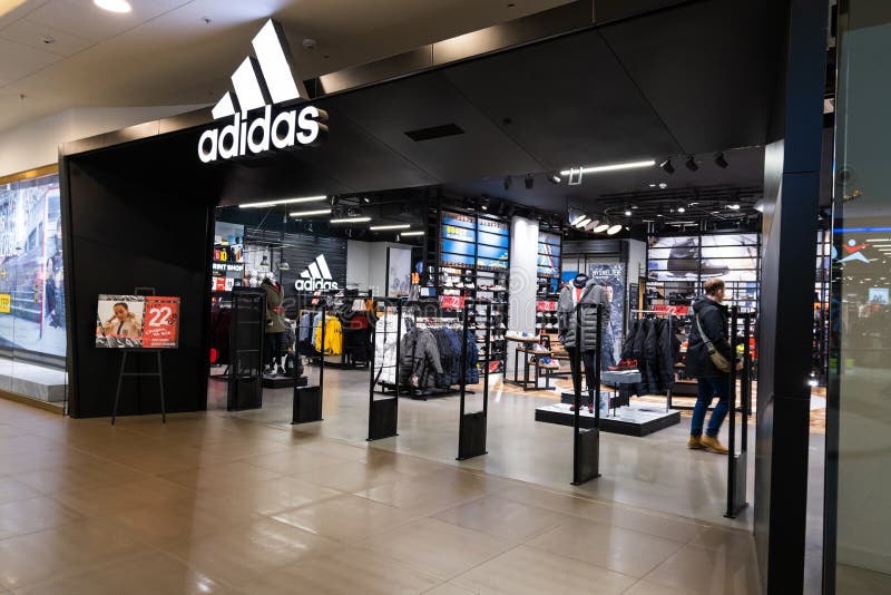 en casa Mediador asentamiento Tienda Adidas En El Centro Comercial Galeria En San Petersburgo, Rusia  Imagen de archivo editorial - Imagen de compra, aptitud: 168032799