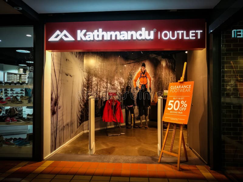 Tienda al por menor del mercado de Katmandu que vende viaje y la ropa y el equipo al aire libre de la aventura en Sydney imagen de archivo libre de regalías Tienda al por menor del mercado de Katmandu que vende viaje y la ropa y el equipo al aire libre de la aventura en Sydney imagen de archivo libre de regalías