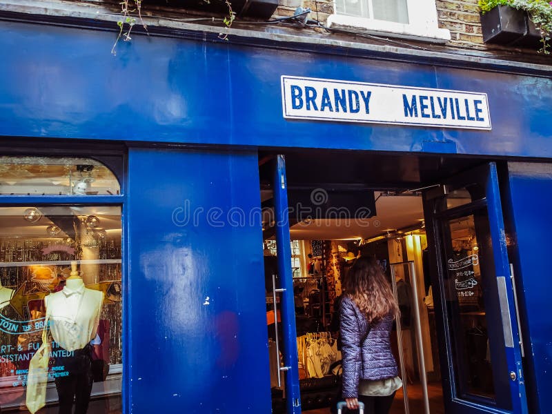 Tienda Brandy Melville - Westminster Foto de archivo - Imagen de lugar, ropa: