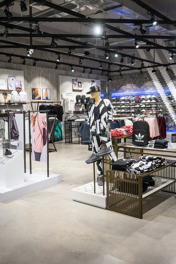 Tienda De Adidas En Emquatier, Tailandia, De Octubre De 2017: Foto de archivo editorial - Imagen de color, lujo: 106373948