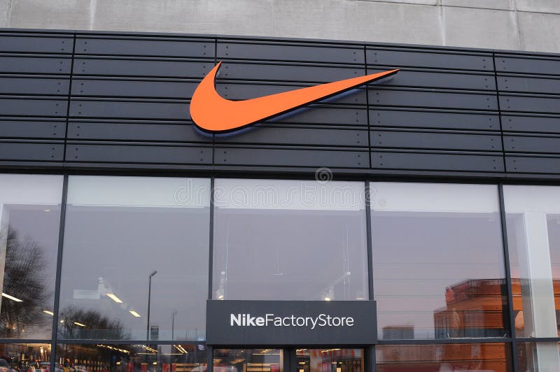 Tienda De La Fábrica De Nike Fotos de - Fotos de de Dreamstime