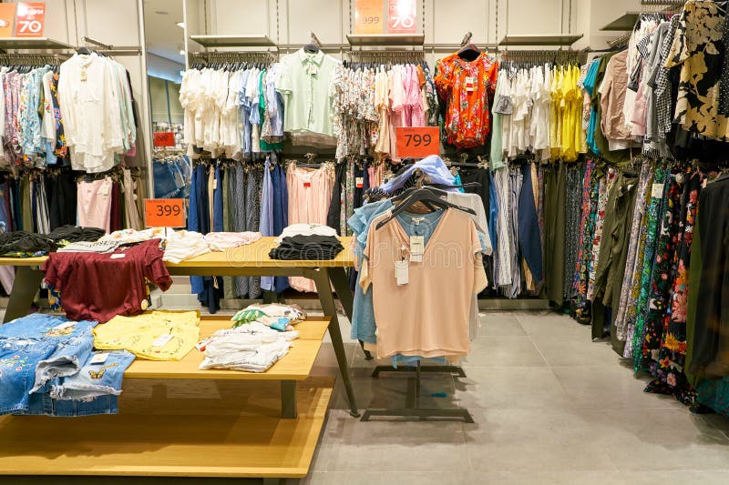 Tienda de Koton imagen editorial. Imagen de ropa, mercado - 109053635