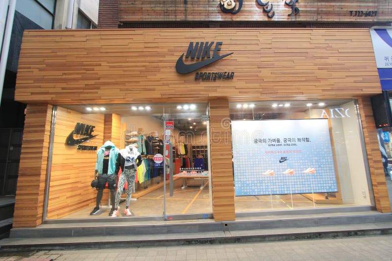 Tienda De La Ropa De Deportes Nike En Del Sur Imagen editorial - de seul, banco: 54489940