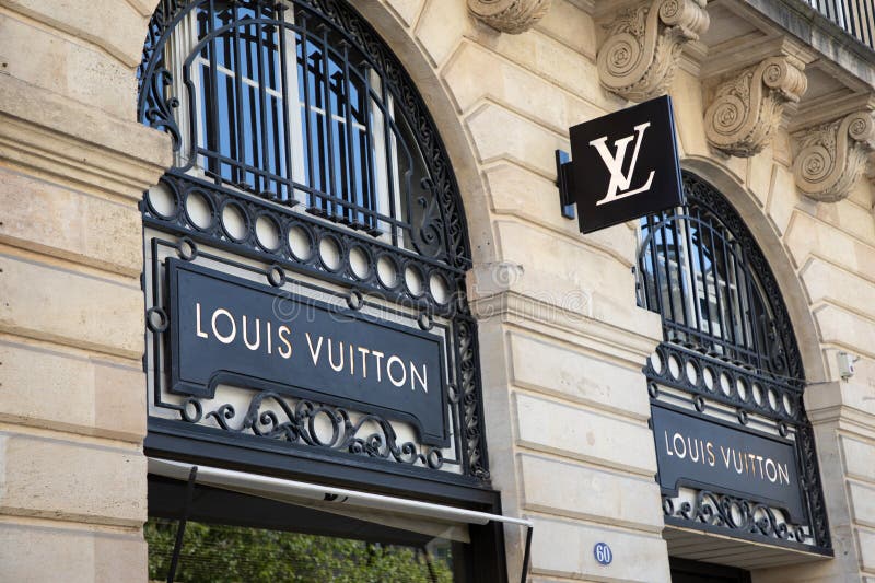 Louis Vuitton Logo Marca Y Texto Signo En Windows Store Calle Lujo Marca  Moda Imagen de archivo editorial - Imagen de manera, malversado: 210530869