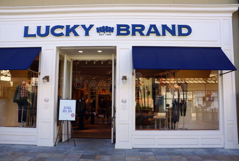 Frente De La Tienda De Lucky Brand Imagen editorial - Imagen de