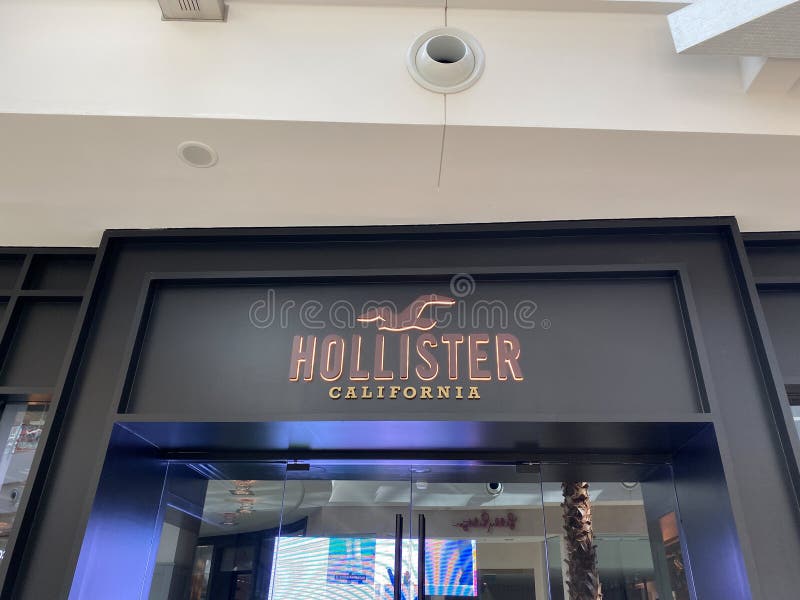 Tienda Ropa Hollister En Un Comercial Interior Foto editorial - Imagen de escaparate: 159889326