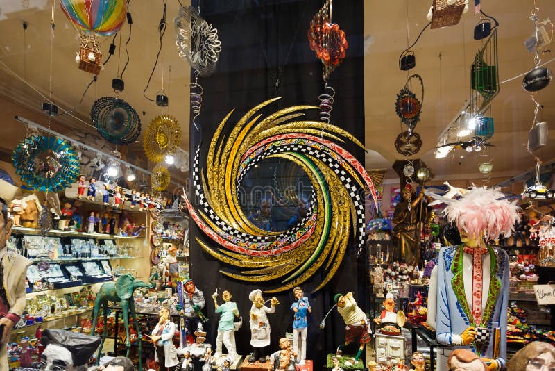 Tienda De Souvenirs, Barcelona Foto de archivo editorial Imagen de