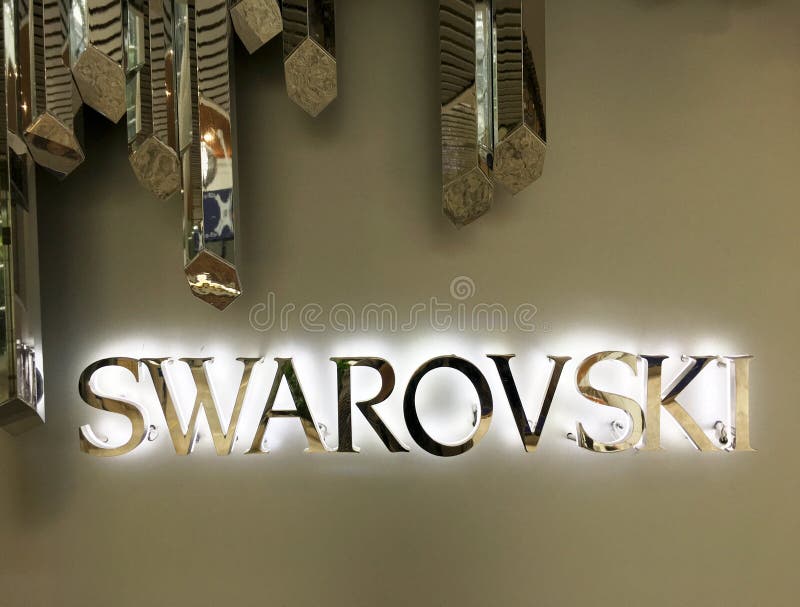 Tienda Exenta De Impuestos De Swarovski En El Aeropuerto Suvarnabhumi De  Bangkok Foto editorial - Imagen de departamento, tienda: 86167776
