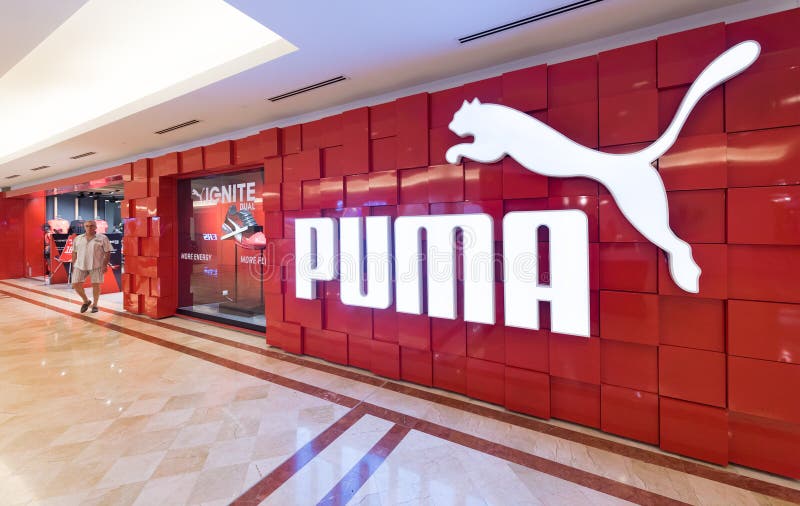 Tienda Del Puma En Kuala Lumpur, Malasia Fotografía editorial - de escaparate, editorial: 78578867