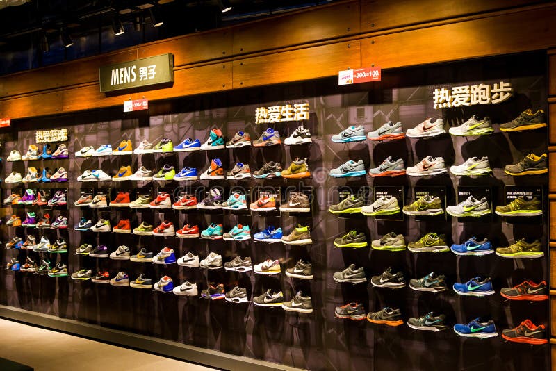 Tienda Especializada De Nike Imagen editorial - Imagen de indoor, interior:  35643225