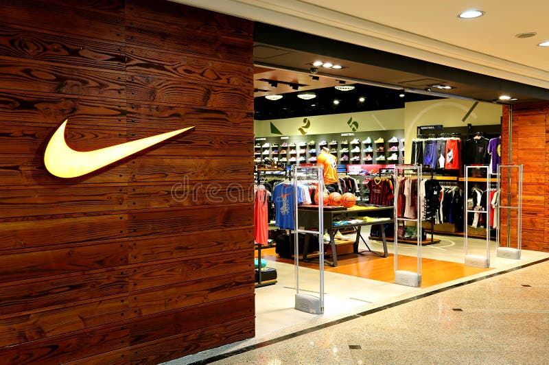 Tienda Mercado De Los Deportes De Nike Foto editorial - Imagen de zapatos, manera: 33166826