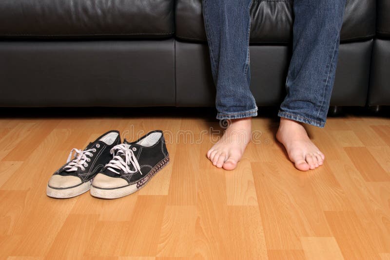 Tiener Verwijderde Schoenen stock foto Tiener Verwijderde Schoenen stock foto