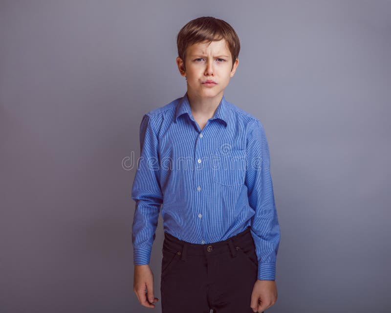 Tienerjongen van 10 jaar Europese verschijnings royalty-vrije stock afbeeldingen Tienerjongen van 10 jaar Europese verschijnings royalty-vrije stock afbeeldingen