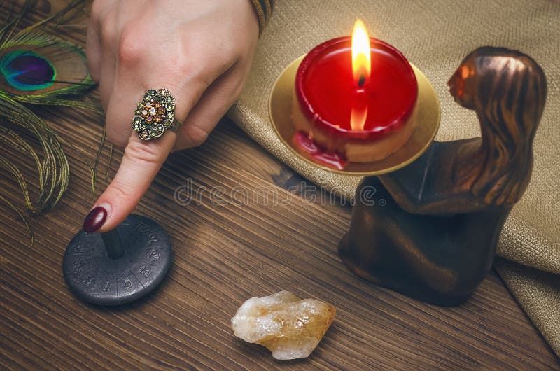 Tierkreistalisman Horoskoprad astrologie Wahrsager weissagung stockbild Tierkreistalisman Horoskoprad astrologie Wahrsager weissagung stockbild