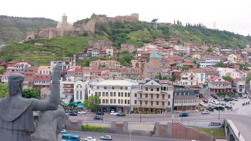 Tiflis georgia alte stadt luft video aufnahmen.