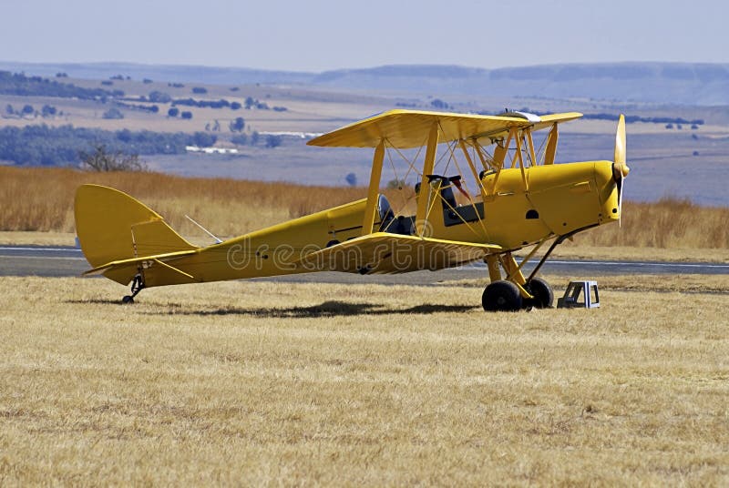 Éste antiguo estacionado afuera sobre el página, afuera de champinón durante el aire mostrar.