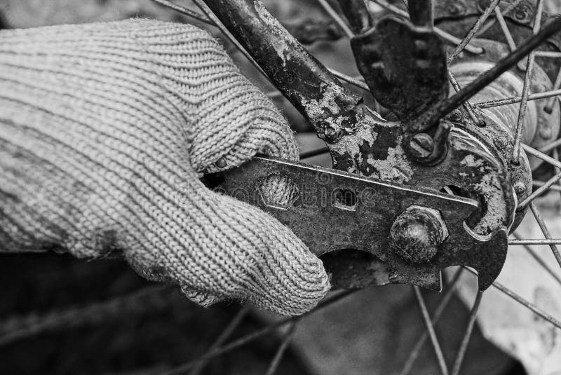 bicycle wheel wrench