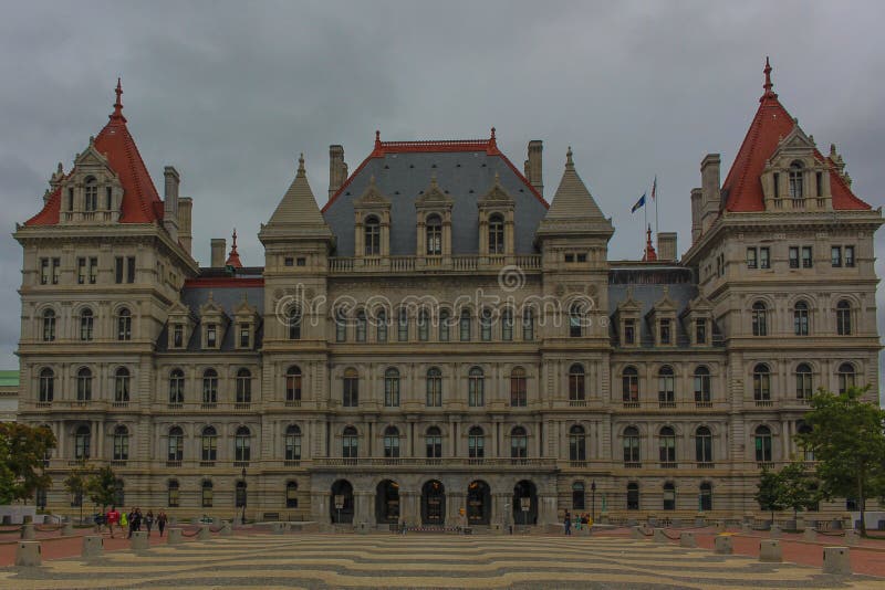 TillståndsKapitoliumbyggnad i den New York staten från baksidan fotografering för bildbyråer TillståndsKapitoliumbyggnad i den New York staten från baksidan fotografering för bildbyråer