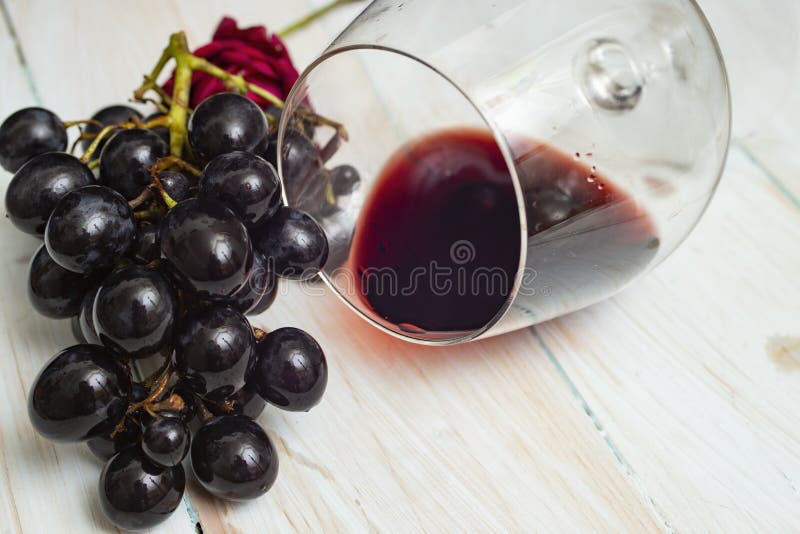 Tilted red wine glass – License image – 11248000 ❘ Image Professionals