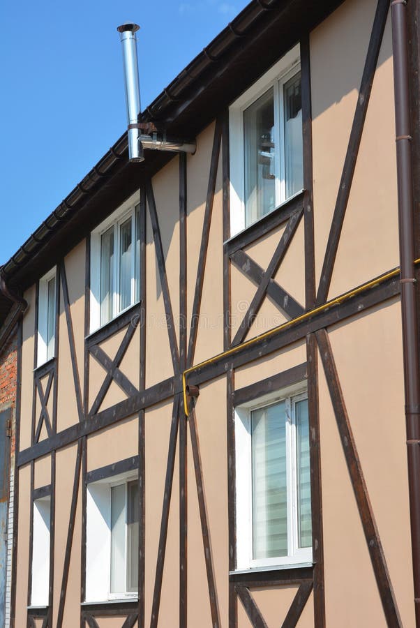 Timberframed House Construction. Timber Framing and `postandbeam