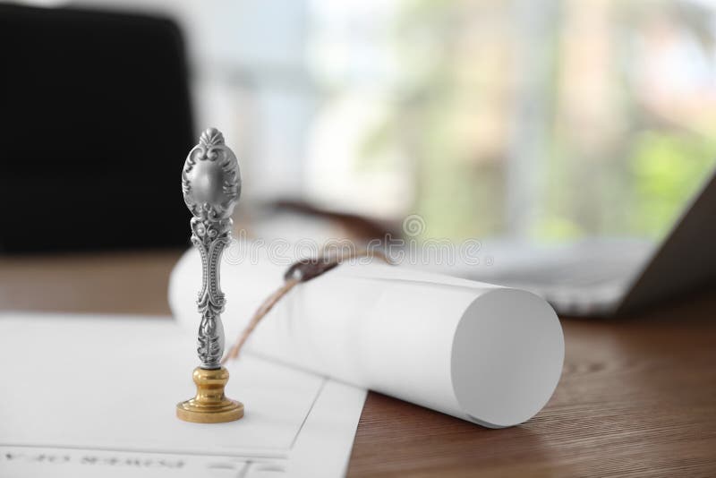 Timbre et documents de notaire de vintage sur le bureau photo stock Timbre et documents de notaire de vintage sur le bureau photo stock