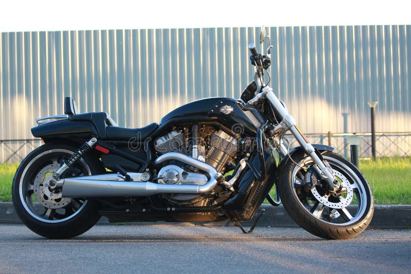 Red Suzuki Intruder 800 Motorcycle on a Sunny Day. Rigt View Editorial  Stock Photo - Image of suzuki, road: 155476893