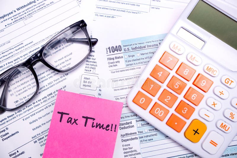 the-time-to-pay-taxes-concept-and-1040-income-tax-return-statement