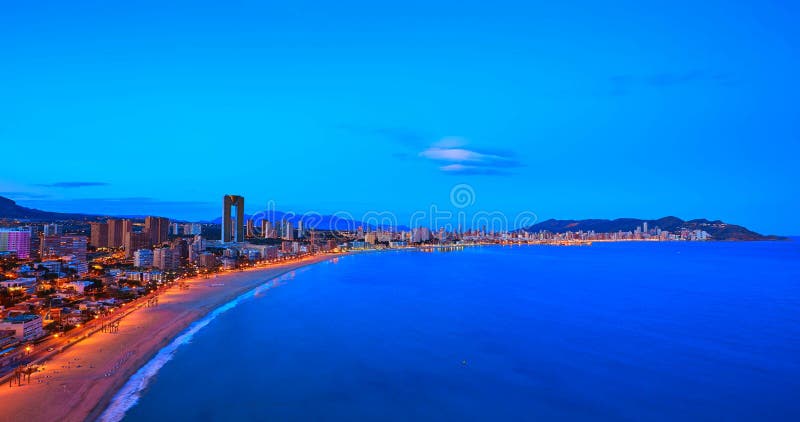 Timelapse de la puesta del sol de la playa de Poniente del playa de Benidorm Alicante en España