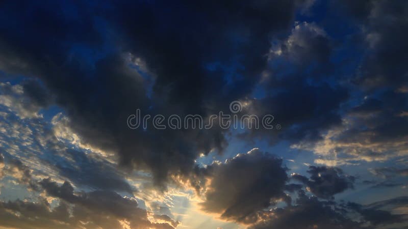 Timelapse del cielo de la puesta del sol a cámara lenta