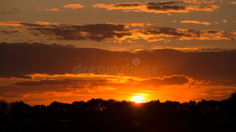 Timelapse del tramonto arancio