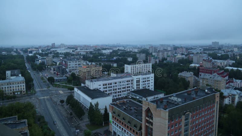 Timelapse η πόλη του καλοκαιριού σύννεφων ποταμών Kirov Vyatka