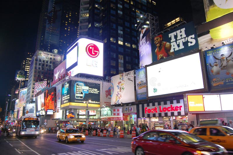 Times Square la nuit, New York City photos libres de droits Times Square la nuit, New York City photos libres de droits