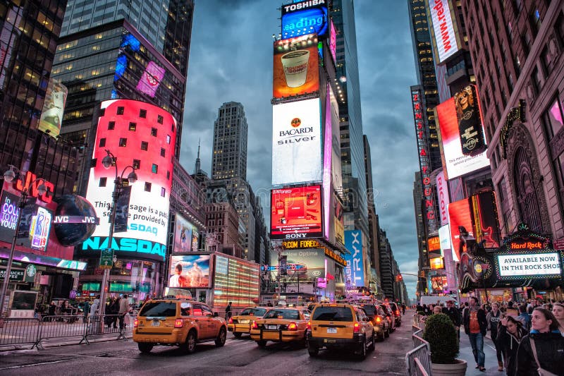 Times Square En La Noche, New York City Imagen editorial - Imagen de ...