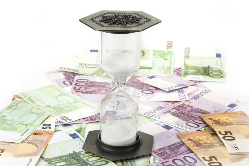 Timglas och pappers- pengar Tid är pengarbegreppet fotografering för bildbyråer