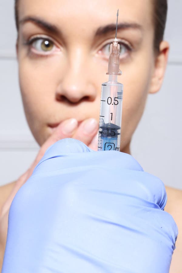 Timore Delle Iniezioni, Donna Spaventata Fotografia Stock - Immagine di