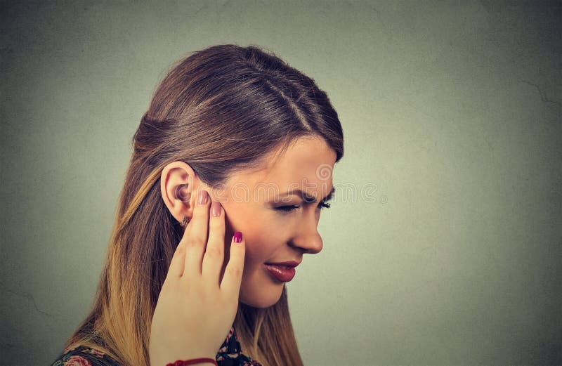 tinnitus kranke junge Frau, welche die Ohrschmerz berühren ihren schmerzlichen Kopf hat stockbilder tinnitus kranke junge Frau, welche die Ohrschmerz berühren ihren schmerzlichen Kopf hat stockbilder