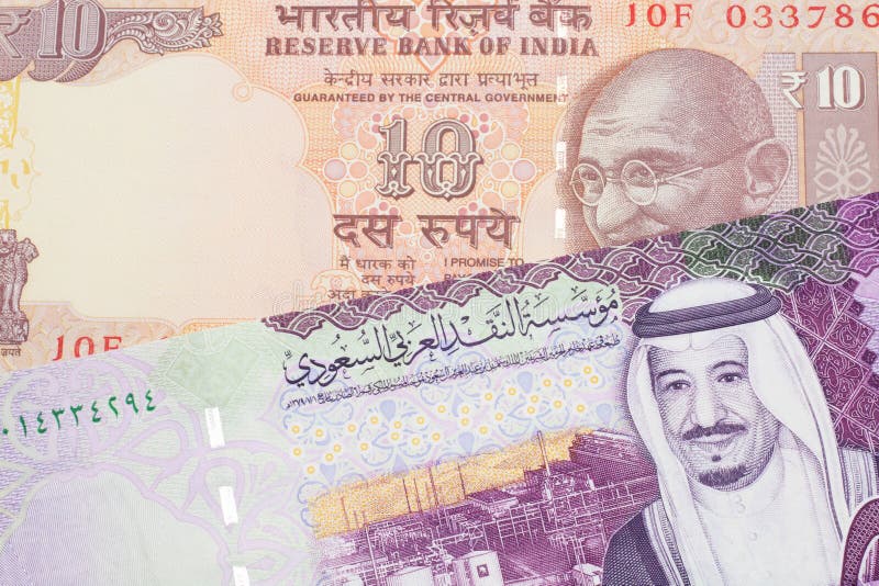 Tio indianska rupier med fem saudi arabiska riyalanteckningar royaltyfria bilder