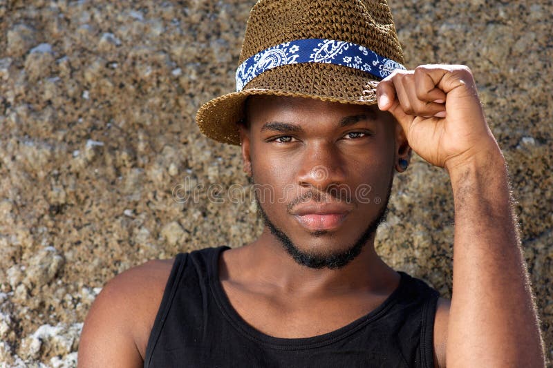 Tipo afroamericano fresco con il cappello fotografie stock Tipo afroamericano fresco con il cappello fotografie stock