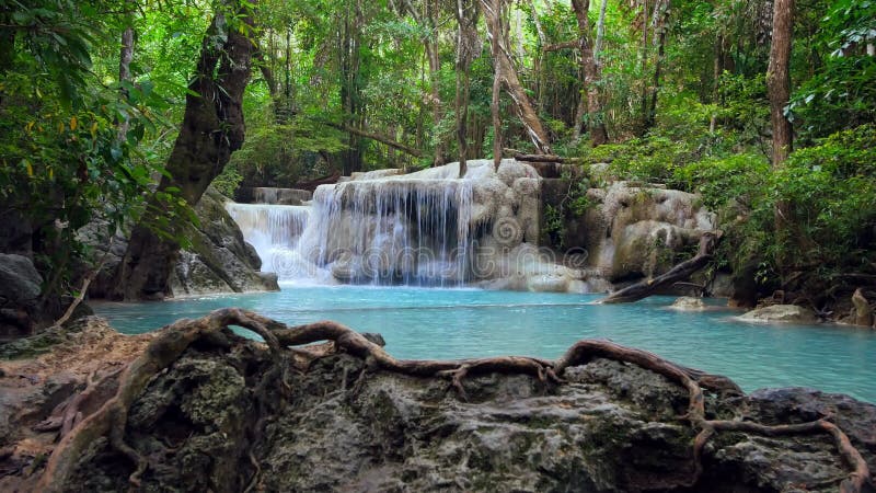 Tir de chariot de cascade d'Erawan, Kanchanaburi, Thaïlande