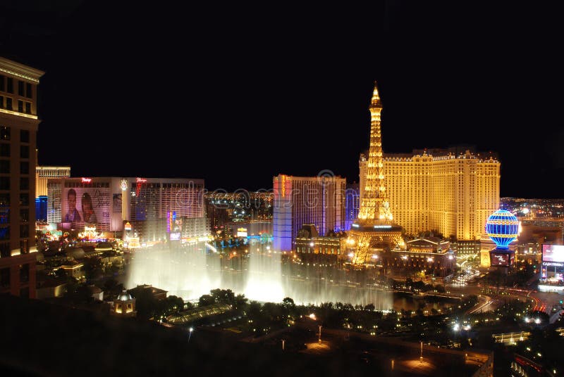 Tira de Las Vegas en la noche fotografía de archivo libre de regalías Tira de Las Vegas en la noche fotografía de archivo libre de regalías